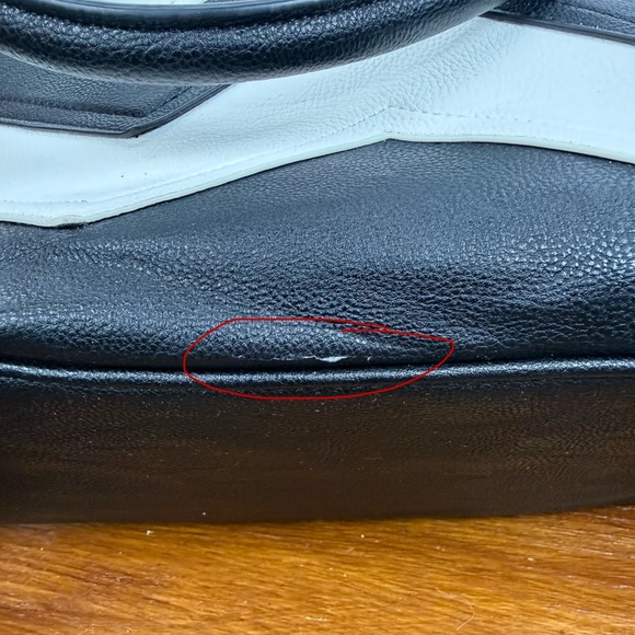 Betsey Johnson black & white shoulder chevron handbag purse with bow accent. - Picture 12 of 13